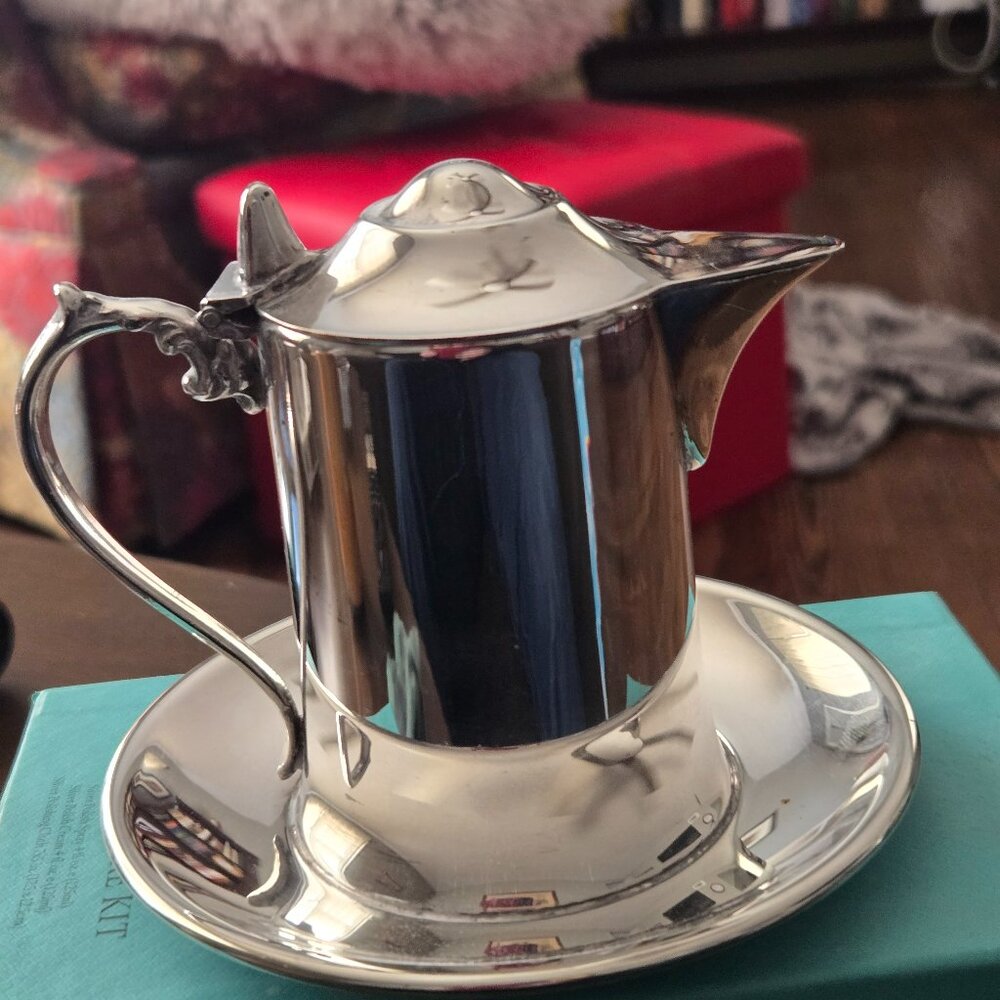 Vintage Wallace Silverplate Syrup Pitcher with Lid & Drip Plate M616 – 4” Tall